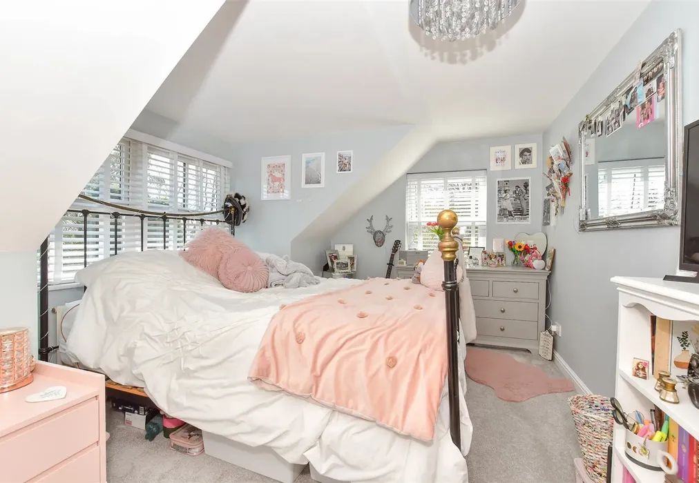 Bedroom 2 - Church Hill, Charing Heath, Ashford, Kent - Wards of Kent