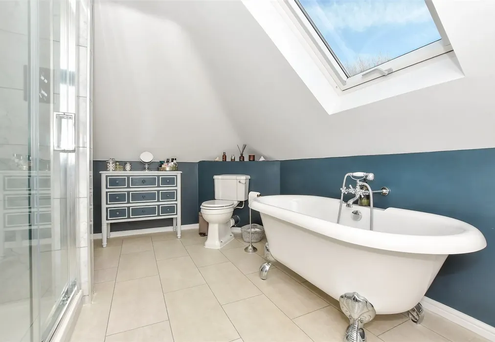 En-Suite Bathroom - Church Hill, Charing Heath, Ashford, Kent - Wards of Kent
