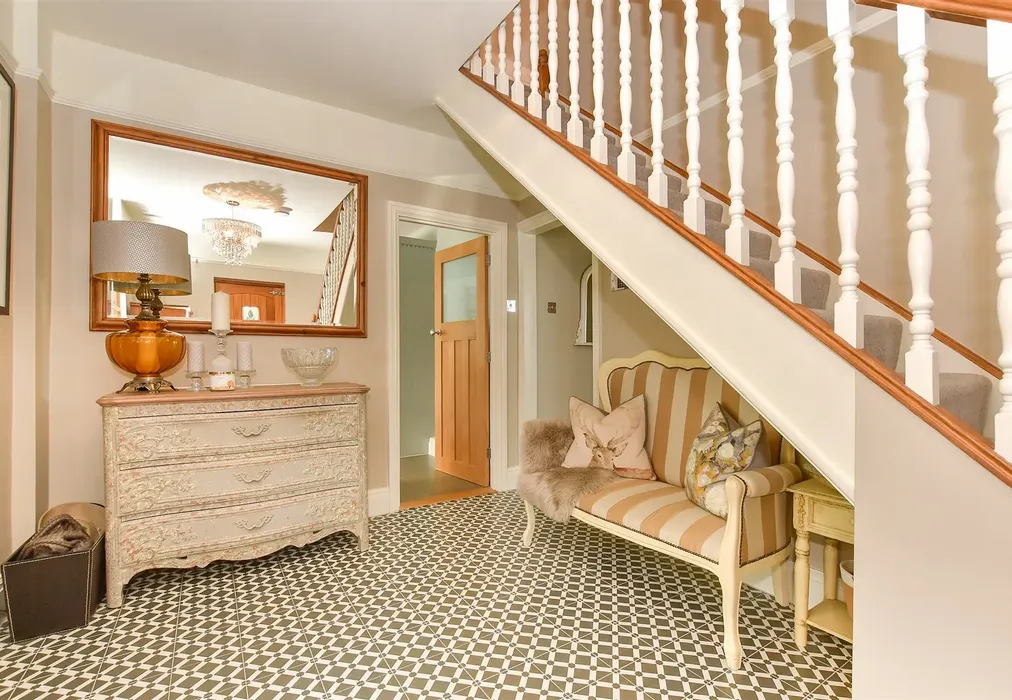 Entrance Hall - Church Hill, Charing Heath, Ashford, Kent - Wards of Kent