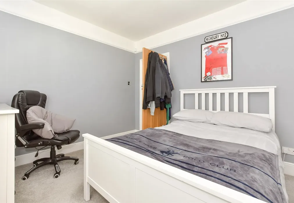 Bedroom 4 - Church Hill, Charing Heath, Ashford, Kent - Wards of Kent