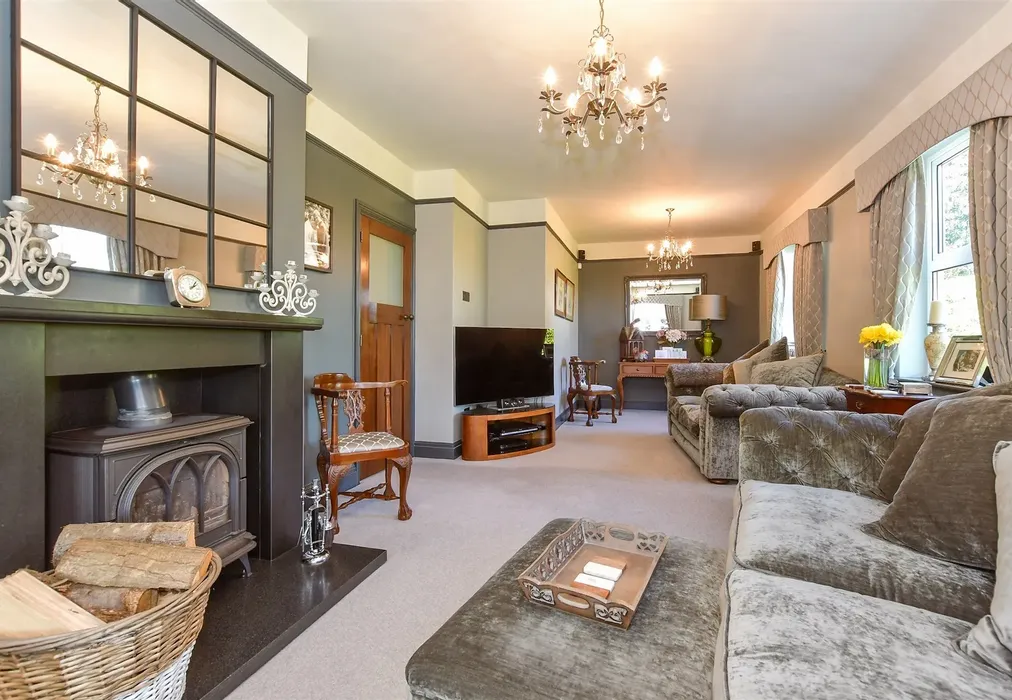 Lounge - Church Hill, Charing Heath, Ashford, Kent - Wards of Kent