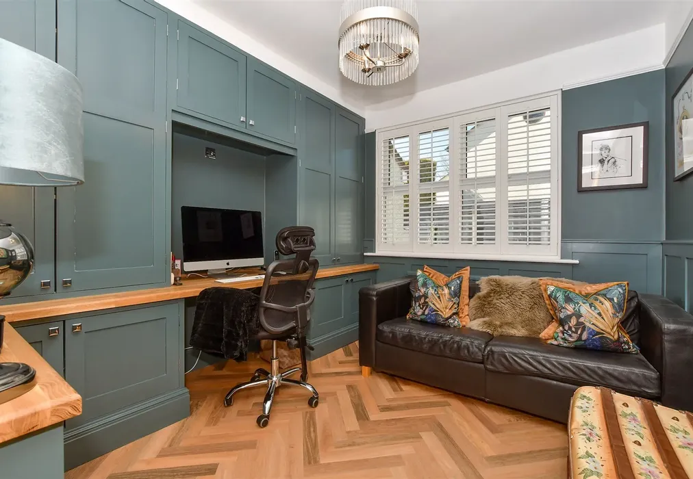 Bedroom 5 - Church Hill, Charing Heath, Ashford, Kent - Wards of Kent