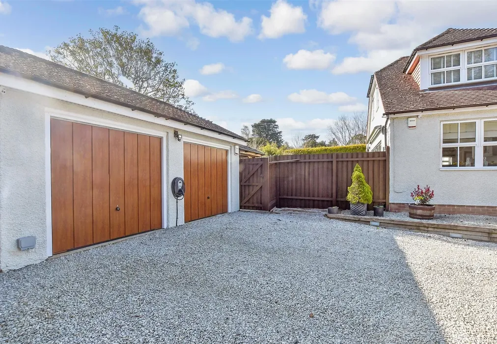 Garage - Church Hill, Charing Heath, Ashford, Kent - Wards of Kent