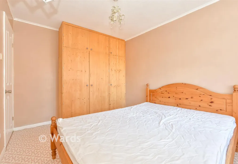 Bedroom 1 - Tabret Close, Kennington, Ashford, Kent - Wards of Kent