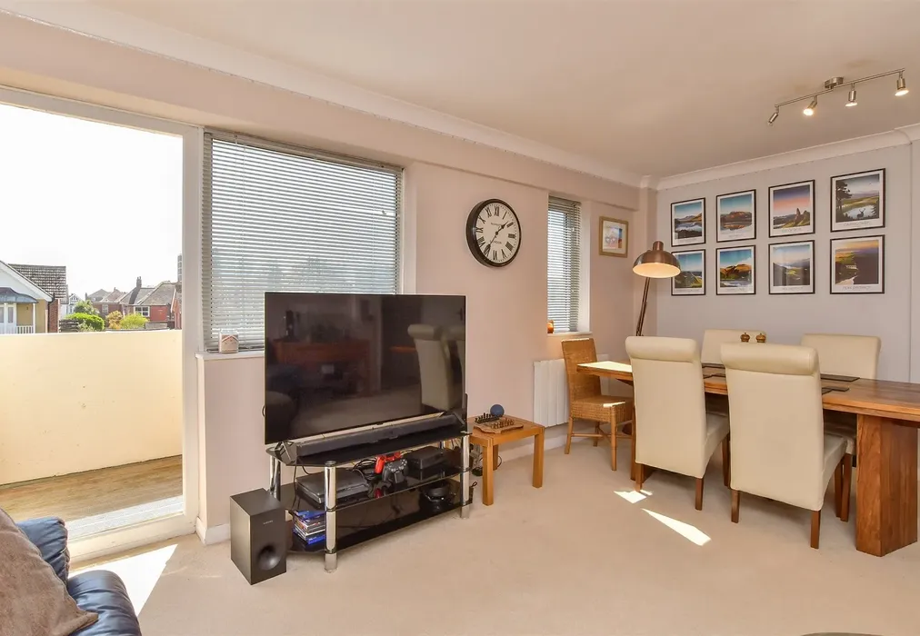 Internal Lifestyle Photograph - Boundary Road, Worthing, West Sussex - Wards of Kent