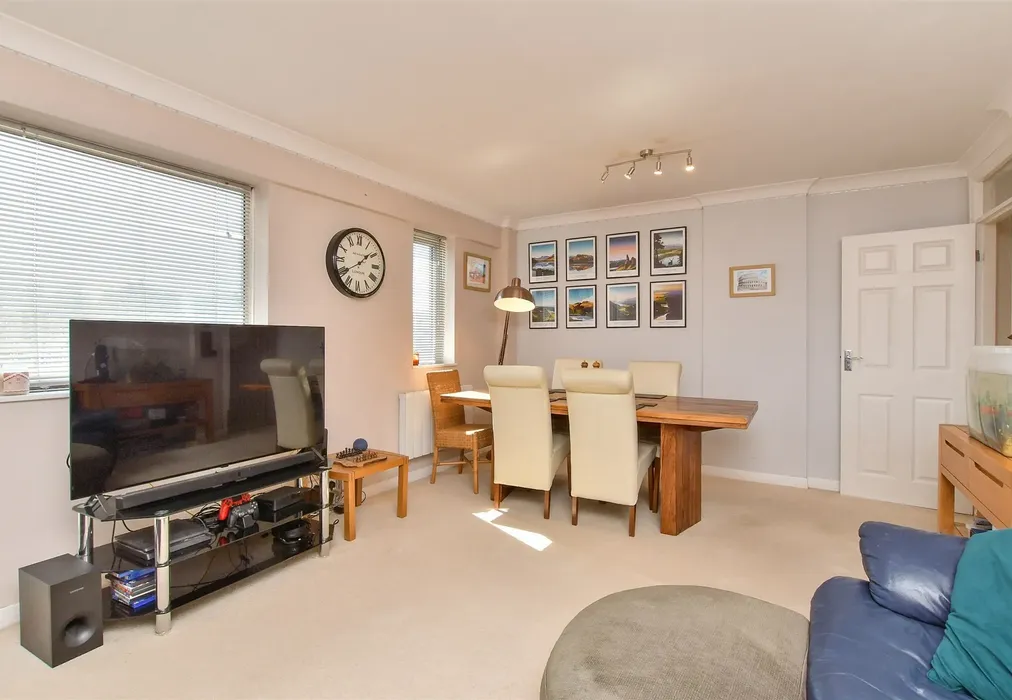 Lounge - Boundary Road, Worthing, West Sussex - Wards of Kent