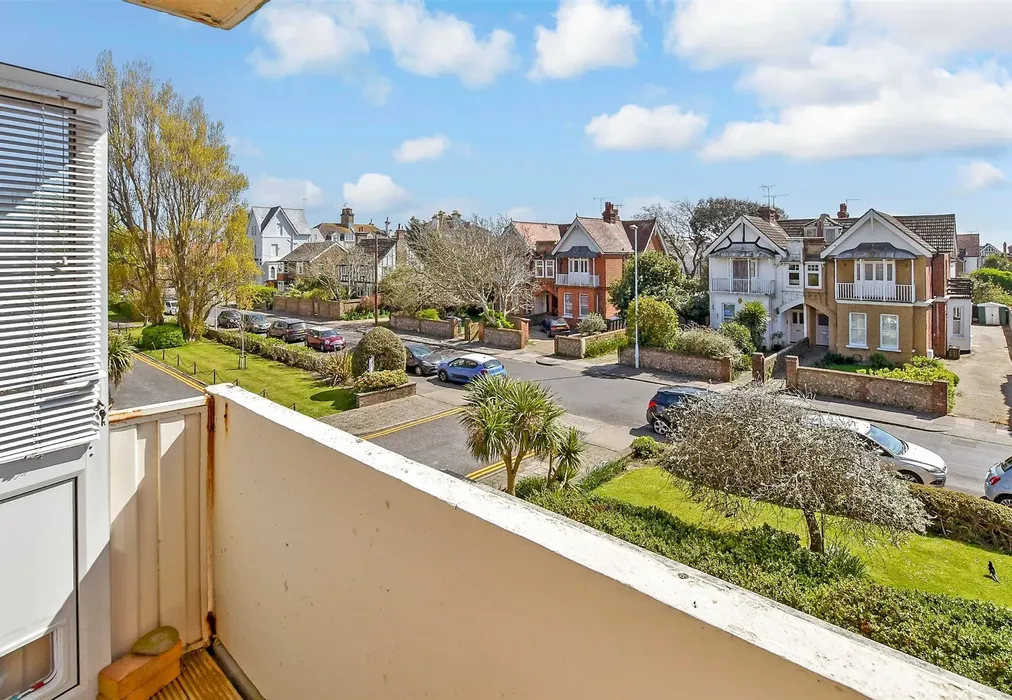 Balcony / Terrace - Boundary Road, Worthing, West Sussex - Wards of Kent