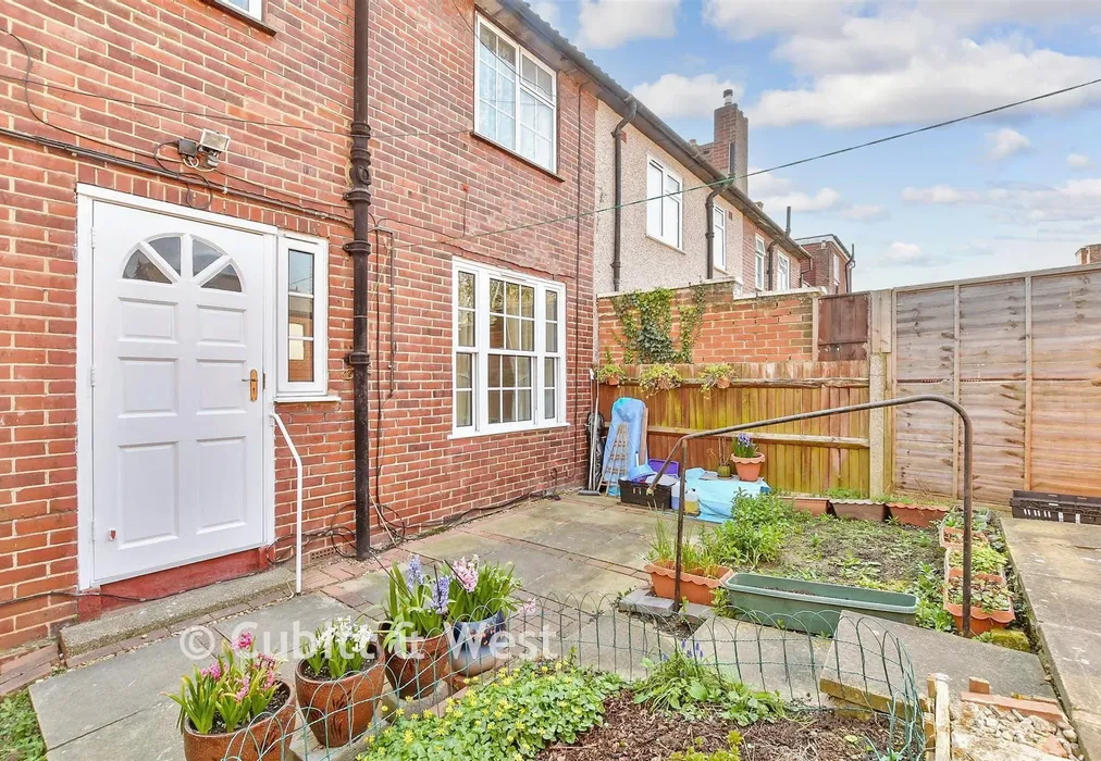 Patio Area - Love Lane, Morden, Surrey - Wards of Kent