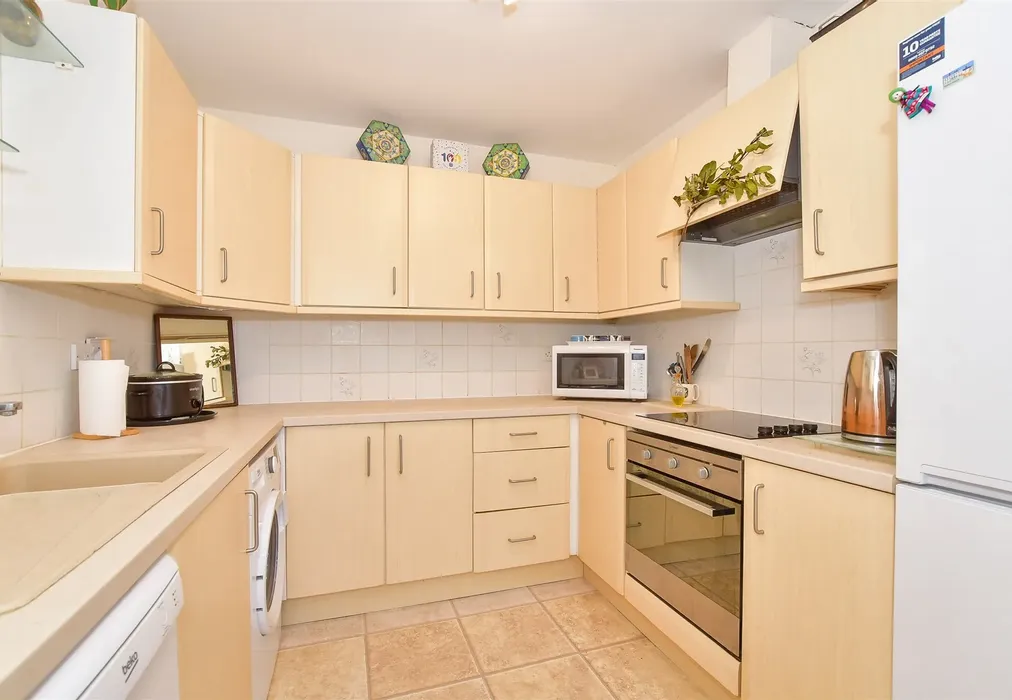 Kitchen - Brockhampton Road, Havant, Hampshire - Wards of Kent