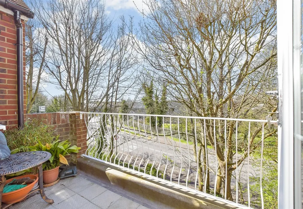 Balcony / Terrace - Brockhampton Road, Havant, Hampshire - Wards of Kent