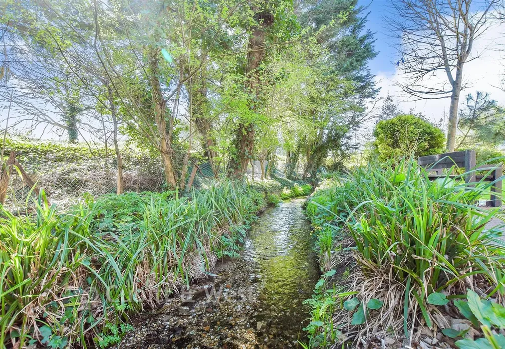 Communal Gardens - Brockhampton Road, Havant, Hampshire - Wards of Kent