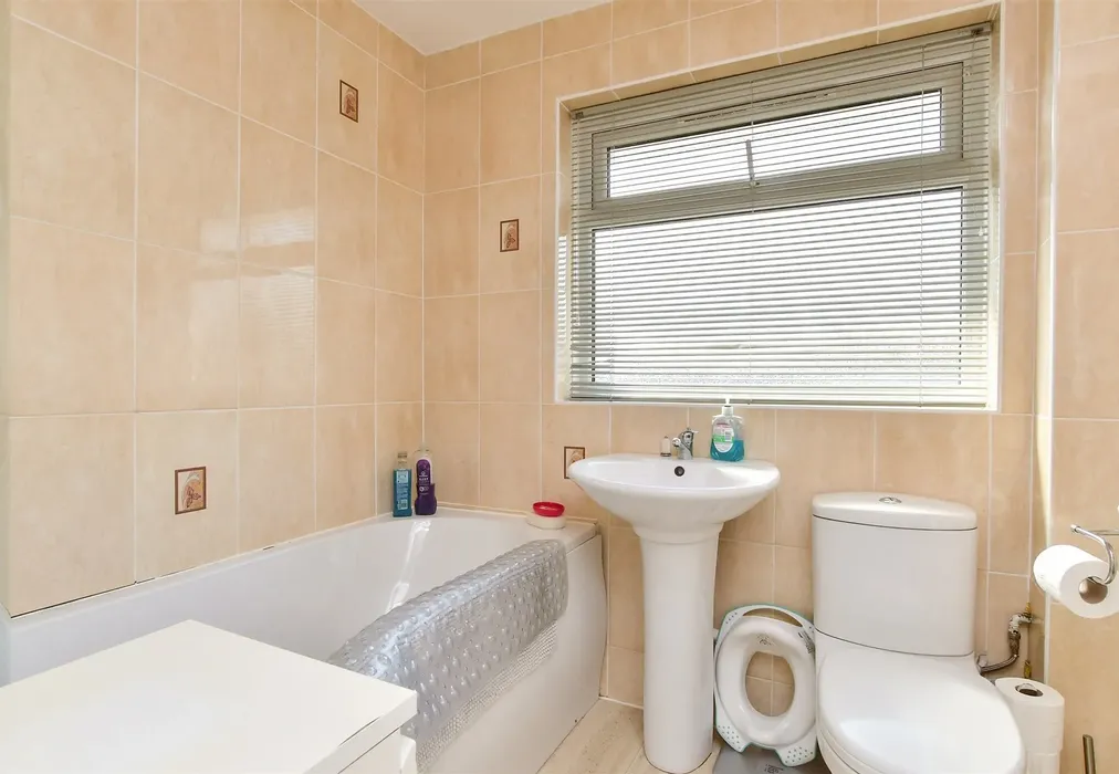Bathroom - Alberta Road, Worthing, West Sussex - Wards of Kent