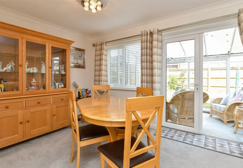 Lounge/ Diner - Alberta Road, Worthing, West Sussex - Wards of Kent