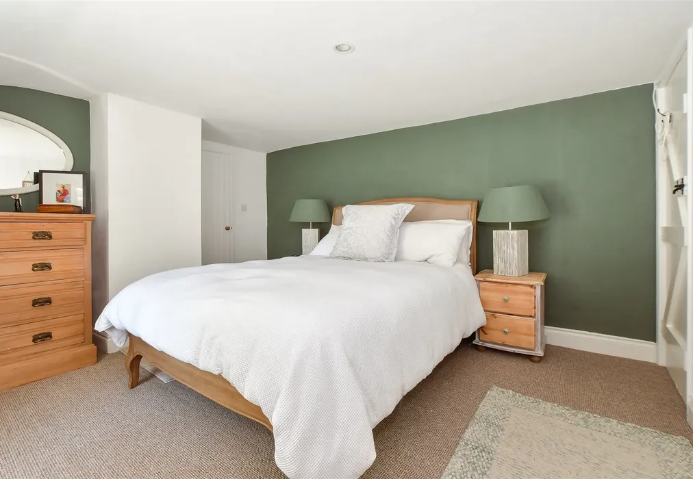 Bedroom 1 - Colwell Road, Freshwater, Isle of Wight - Wards of Kent