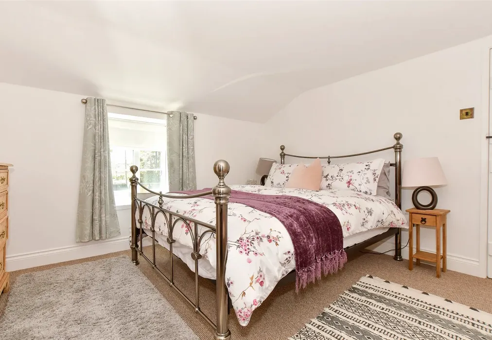 Bedroom 2 - Colwell Road, Freshwater, Isle of Wight - Wards of Kent