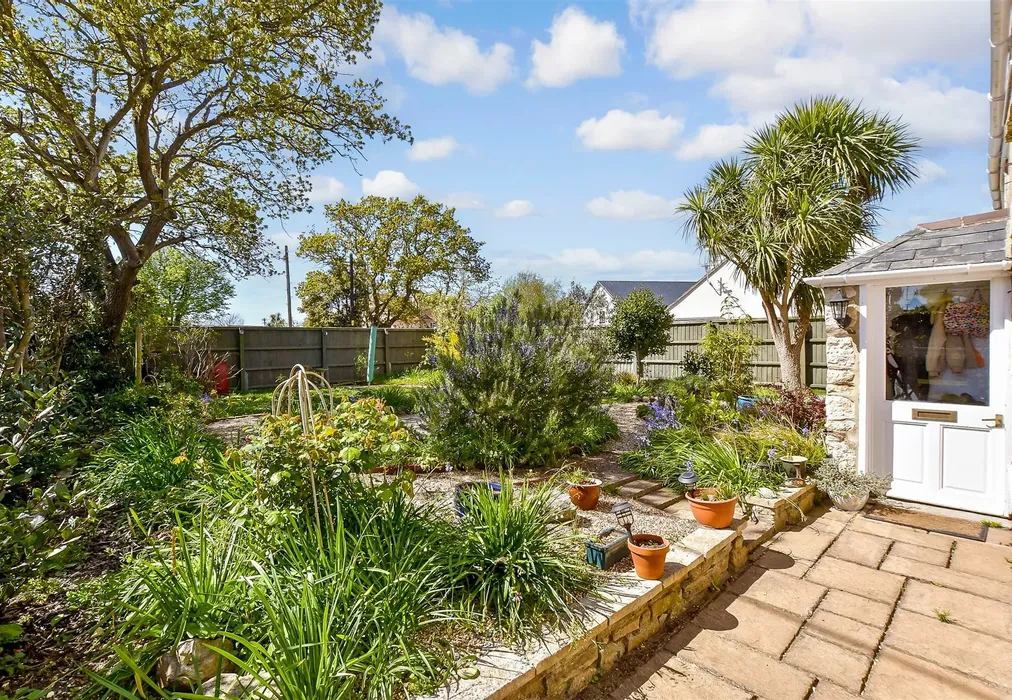 Front Garden - Colwell Road, Freshwater, Isle of Wight - Wards of Kent