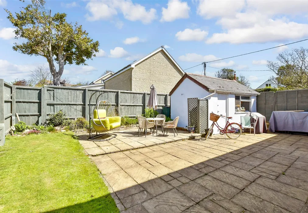 Rear Garden - Colwell Road, Freshwater, Isle of Wight - Wards of Kent