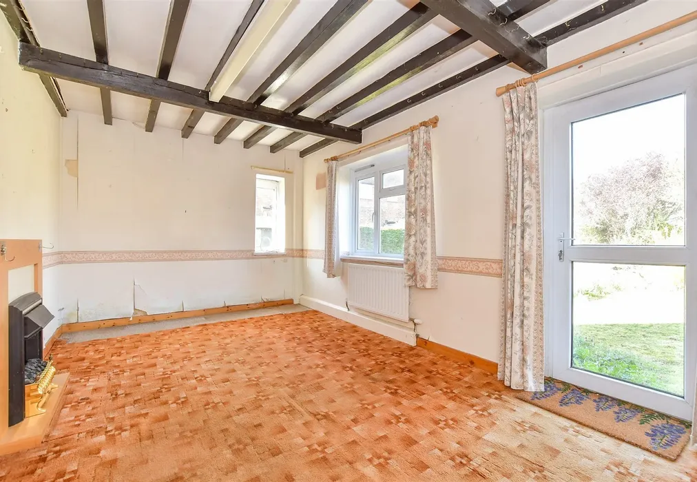 Lounge - Brattle, Woodchurch, Ashford, Kent - Wards of Kent