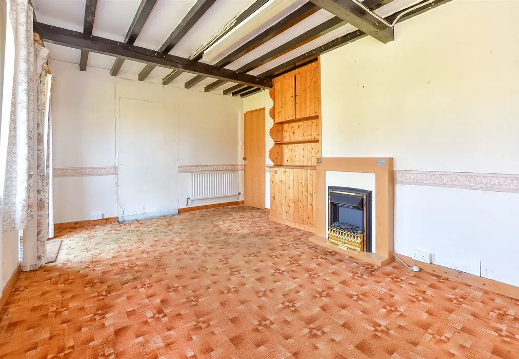 Lounge - Brattle, Woodchurch, Ashford, Kent - Wards of Kent