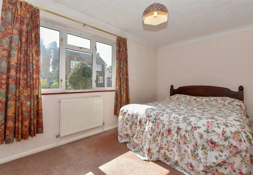Annexe Bedroom - Arran Road, Maidstone, Kent - Wards of Kent