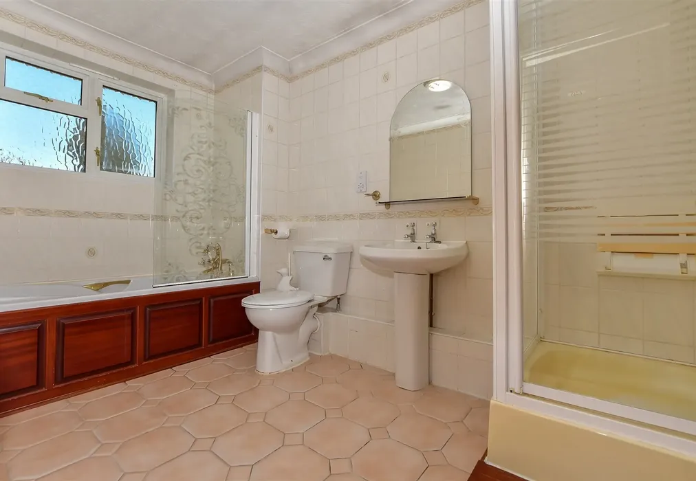 Annexe Bathroom - Arran Road, Maidstone, Kent - Wards of Kent