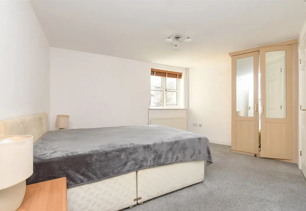 Bedroom 1 - Warwick Road, Redhill, Surrey - Wards of Kent
