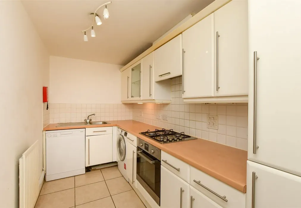 Kitchen - Warwick Road, Redhill, Surrey - Wards of Kent