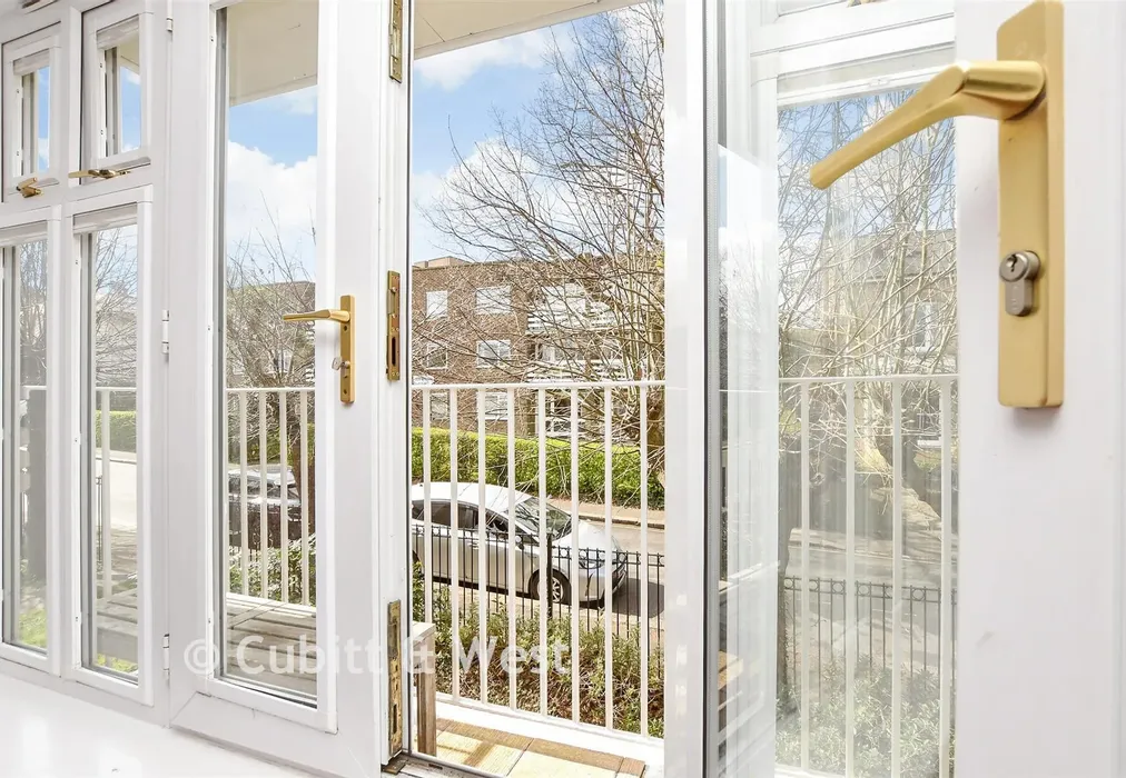 External Lifestyle Photograph - Warwick Road, Redhill, Surrey - Wards of Kent