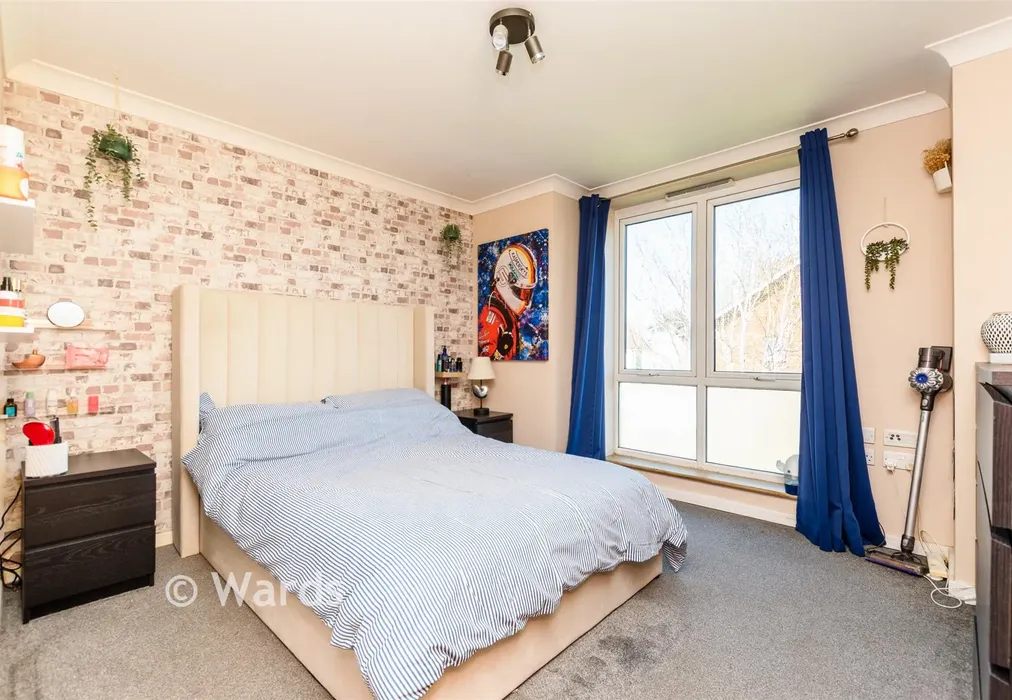 Bedroom 1 - Springhead Parkway, Northfleet, Gravesend, Kent - Wards of Kent