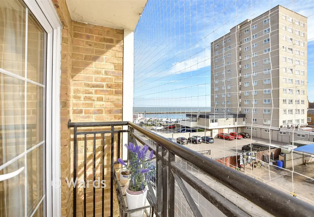 Internal Lifestyle Photograph - Pier Avenue, Herne Bay, Kent - Wards of Kent