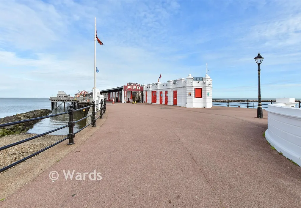 Internal Lifestyle Photograph - Pier Avenue, Herne Bay, Kent - Wards of Kent