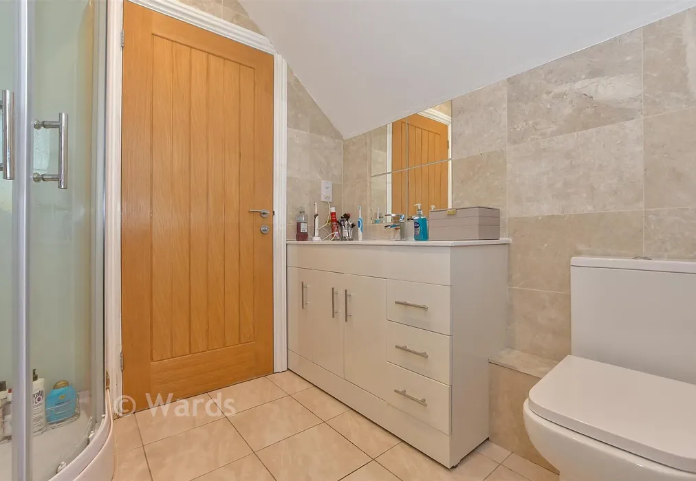 En-Suite Shower Room - Upper Street, Hollingbourne, Maidstone, Kent - Wards of Kent