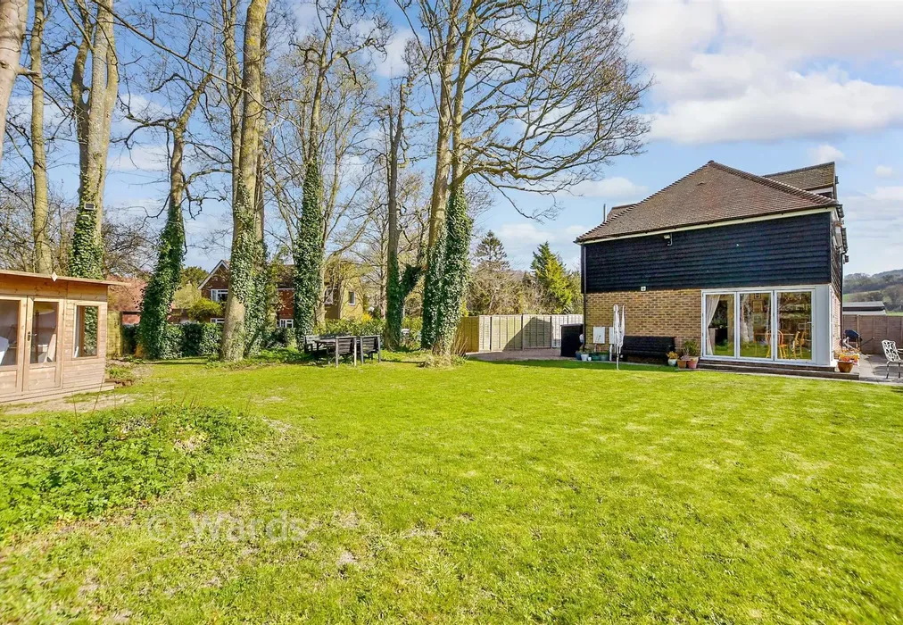 Side Garden - Upper Street, Hollingbourne, Maidstone, Kent - Wards of Kent