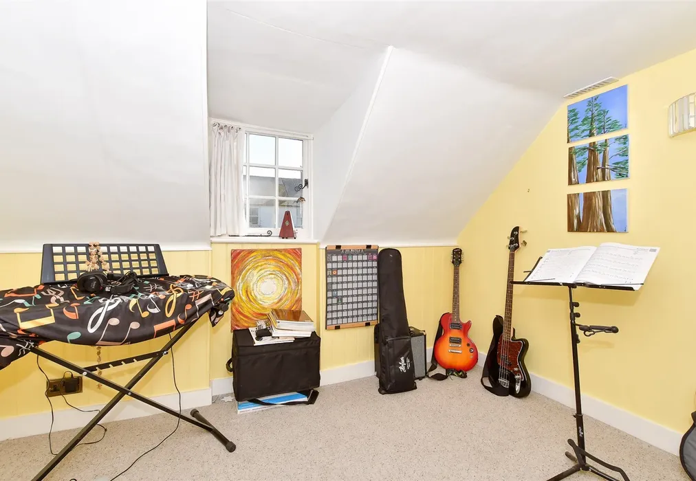 Bedroom 4 - The Street, Appledore, Kent - Wards of Kent