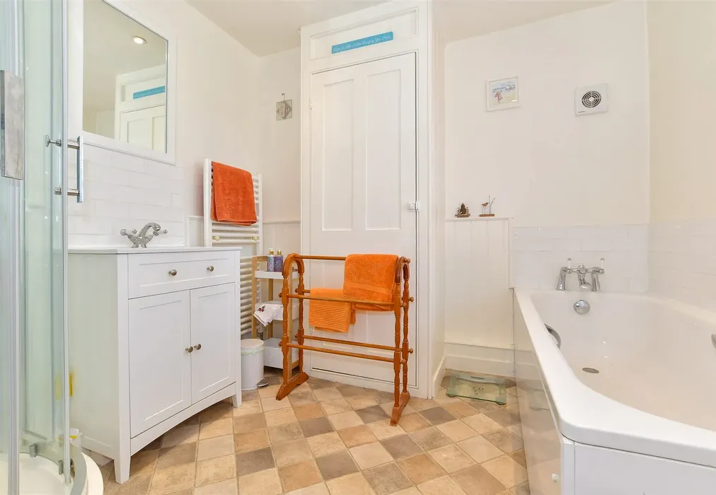 Bathroom - The Street, Appledore, Kent - Wards of Kent