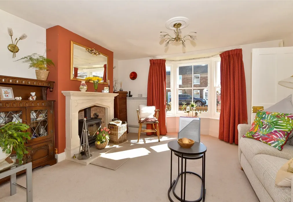 Lounge - The Street, Appledore, Kent - Wards of Kent