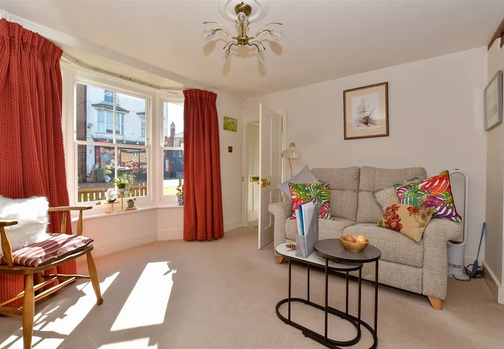 Lounge - The Street, Appledore, Kent - Wards of Kent