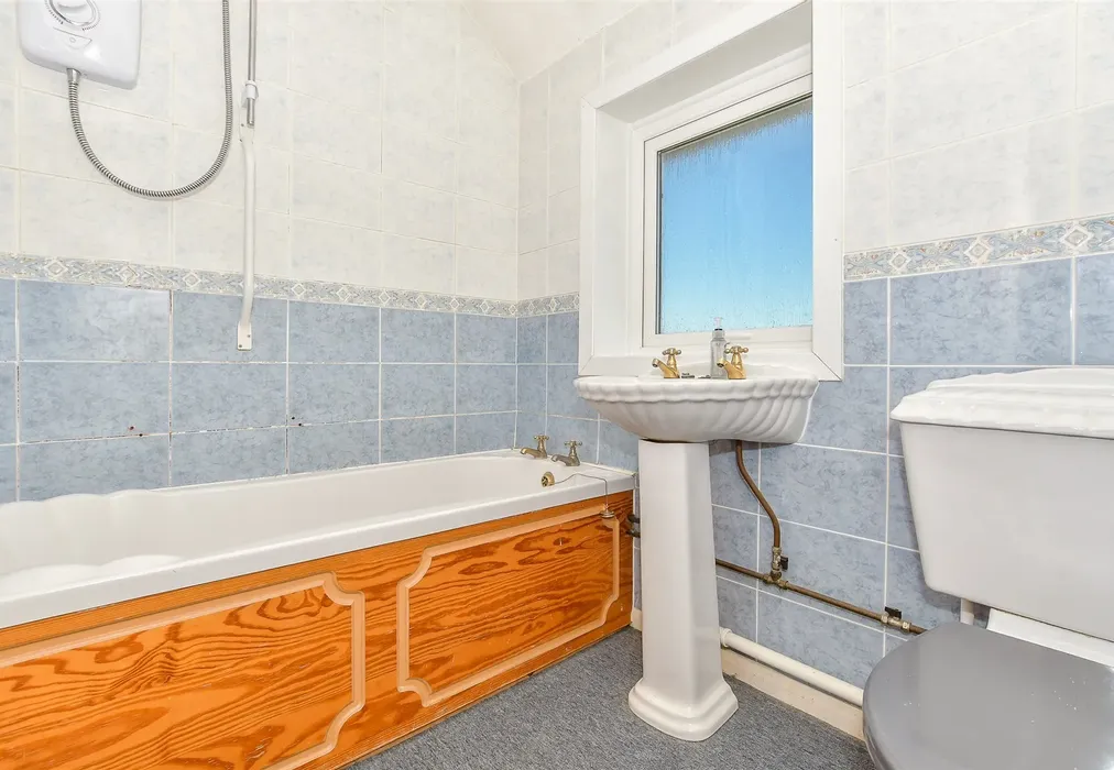 Bathroom - Lloyds Green, Wittersham, Tenterden, Kent - Wards of Kent