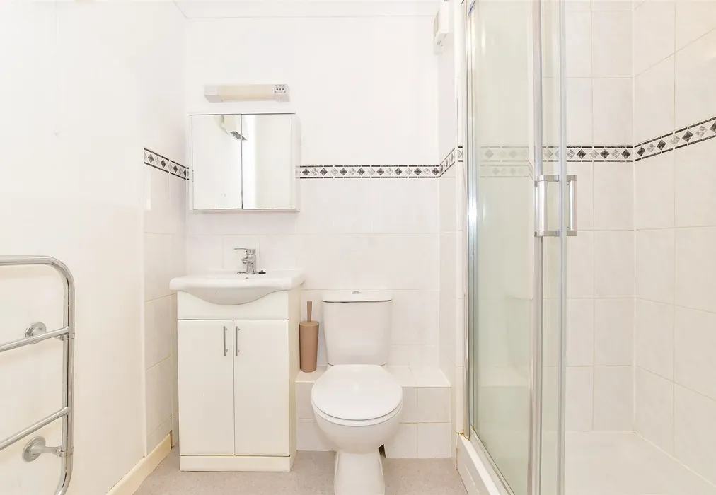 Shower Room - West Street, Bognor Regis, West Sussex - Wards of Kent