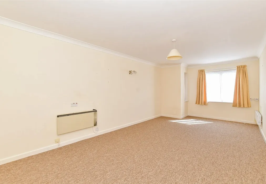 Lounge/Diner - West Street, Bognor Regis, West Sussex - Wards of Kent