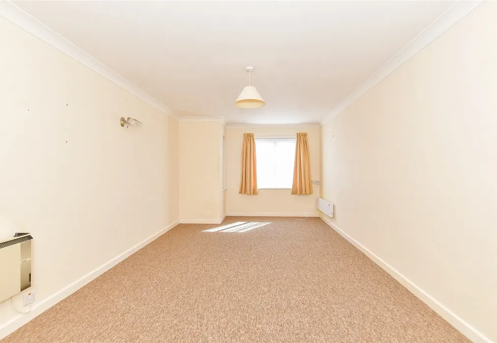 Lounge/Diner - West Street, Bognor Regis, West Sussex - Wards of Kent