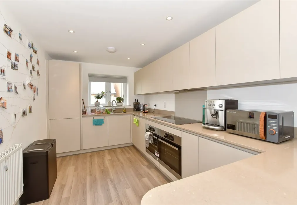Kitchen - Seymour Drive, Marden, Marden, Kent - Wards of Kent