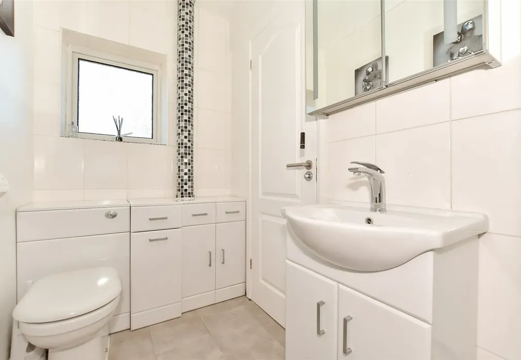 En-Suite Shower Room - Telegraph Road, Deal, Kent - Wards of Kent