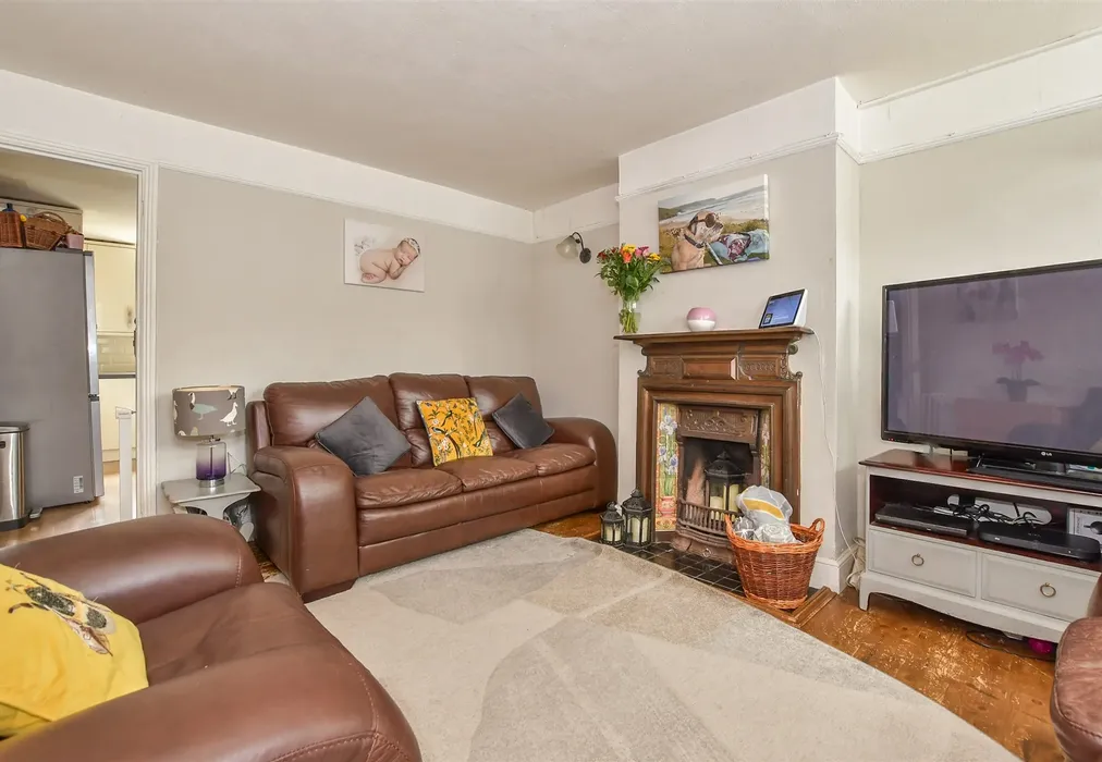 Lounge - Goudhurst Road, Horsmonden, Tonbridge, Kent - Wards of Kent