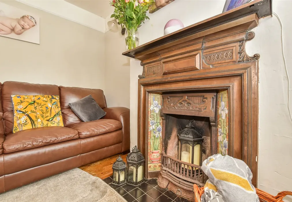 Internal Feature - Goudhurst Road, Horsmonden, Tonbridge, Kent - Wards of Kent