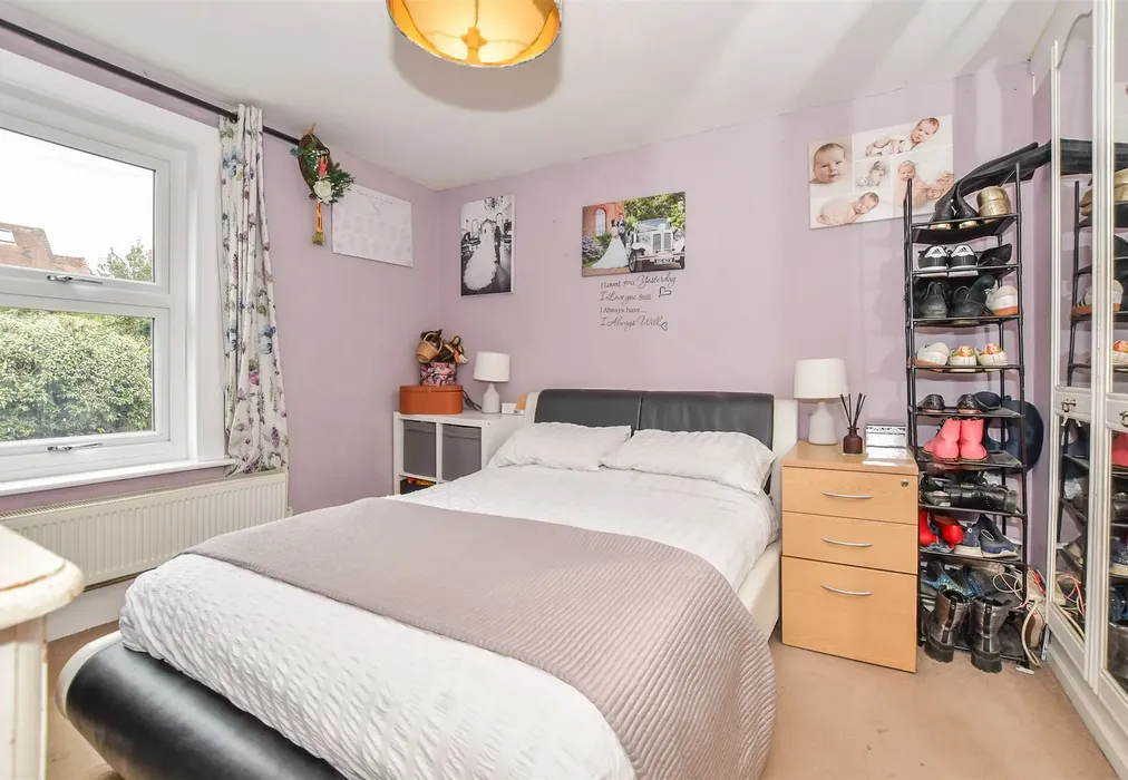 Bedroom 1 - Goudhurst Road, Horsmonden, Tonbridge, Kent - Wards of Kent