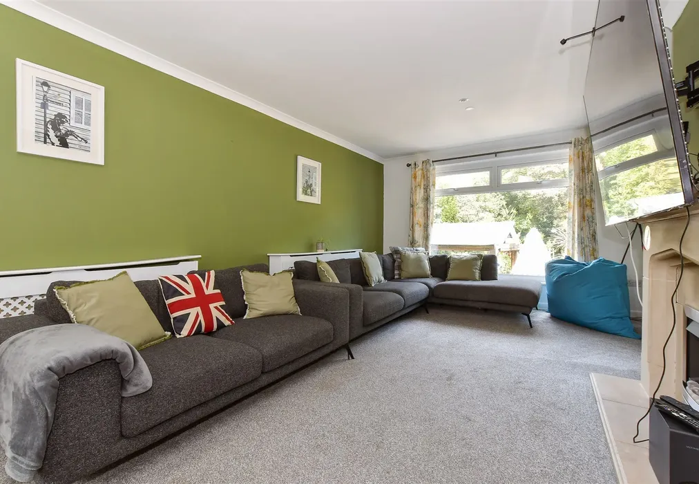 Lounge - West Hill Road, Ryde, Isle of Wight - Wards of Kent