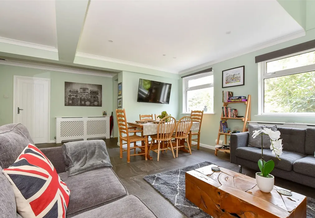 Lounge/ Dining Area - West Hill Road, Ryde, Isle of Wight - Wards of Kent