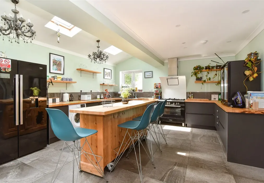 Kitchen - West Hill Road, Ryde, Isle of Wight - Wards of Kent