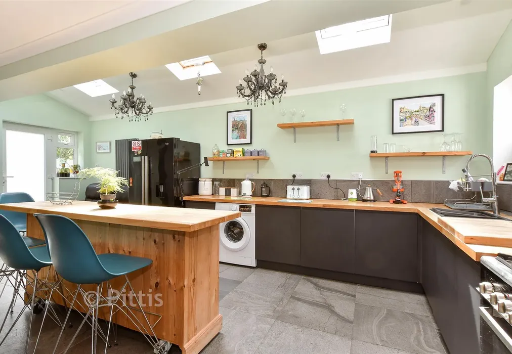 Kitchen - West Hill Road, Ryde, Isle of Wight - Wards of Kent